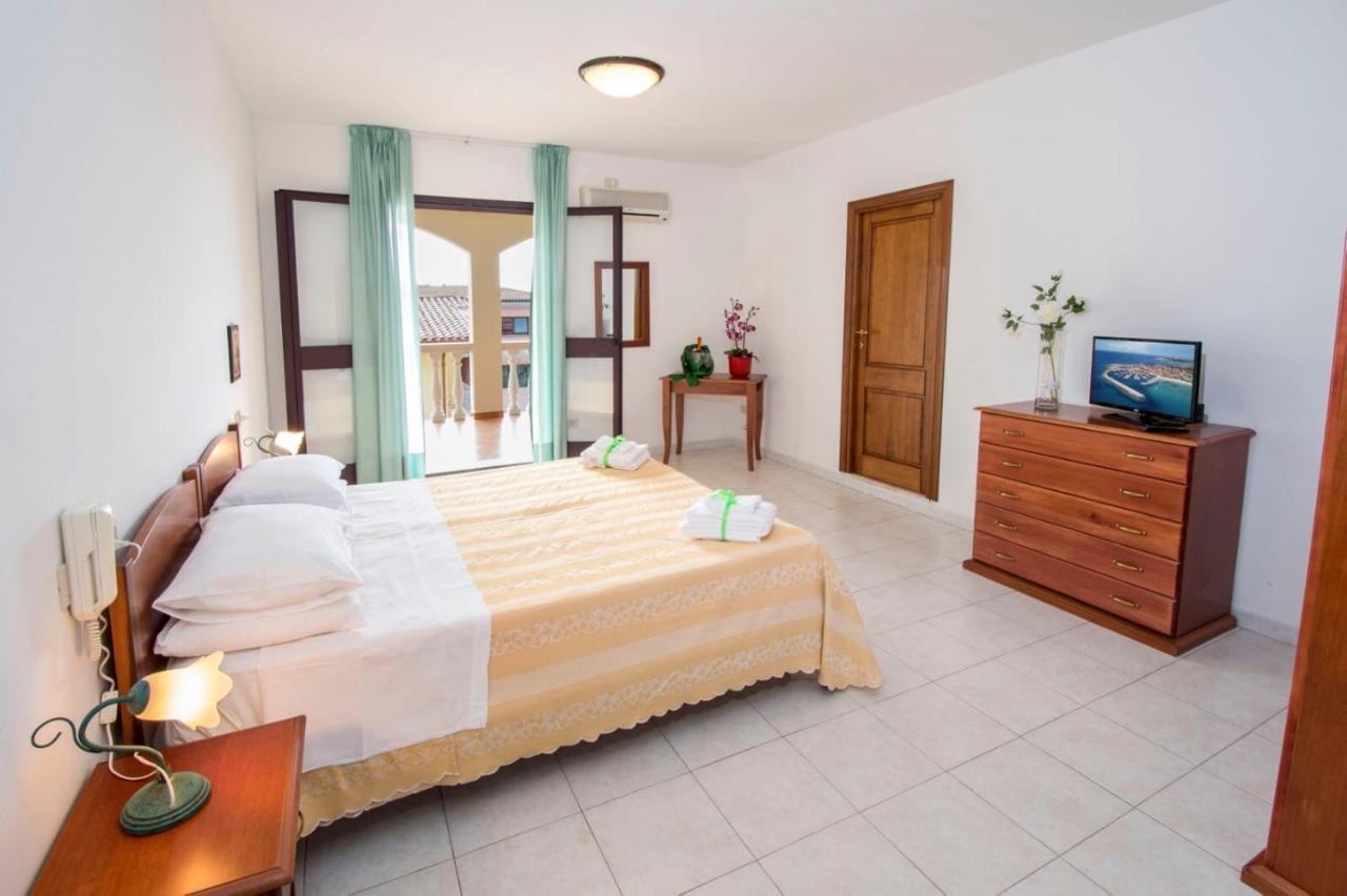 Hotel Smeraldo Canneddi Экстерьер фото